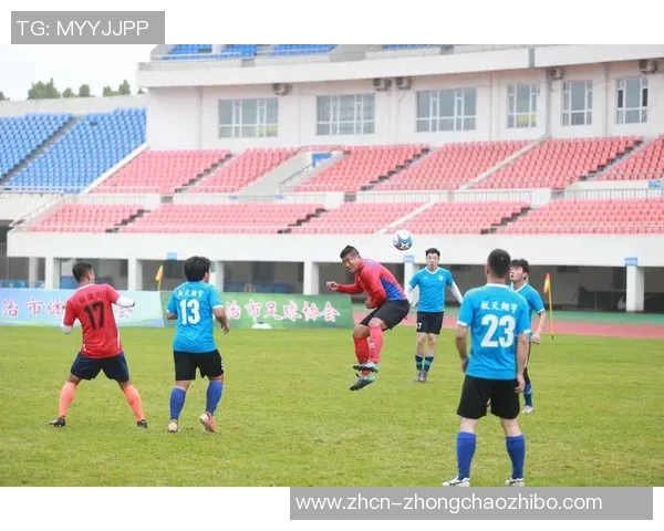 激烈对抗燃情赛场足球比赛精彩瞬间回顾与分析 激烈对抗燃情赛场足球比赛精彩瞬间回顾与分析